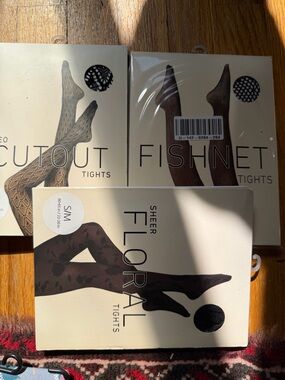 Lot of patterned tights